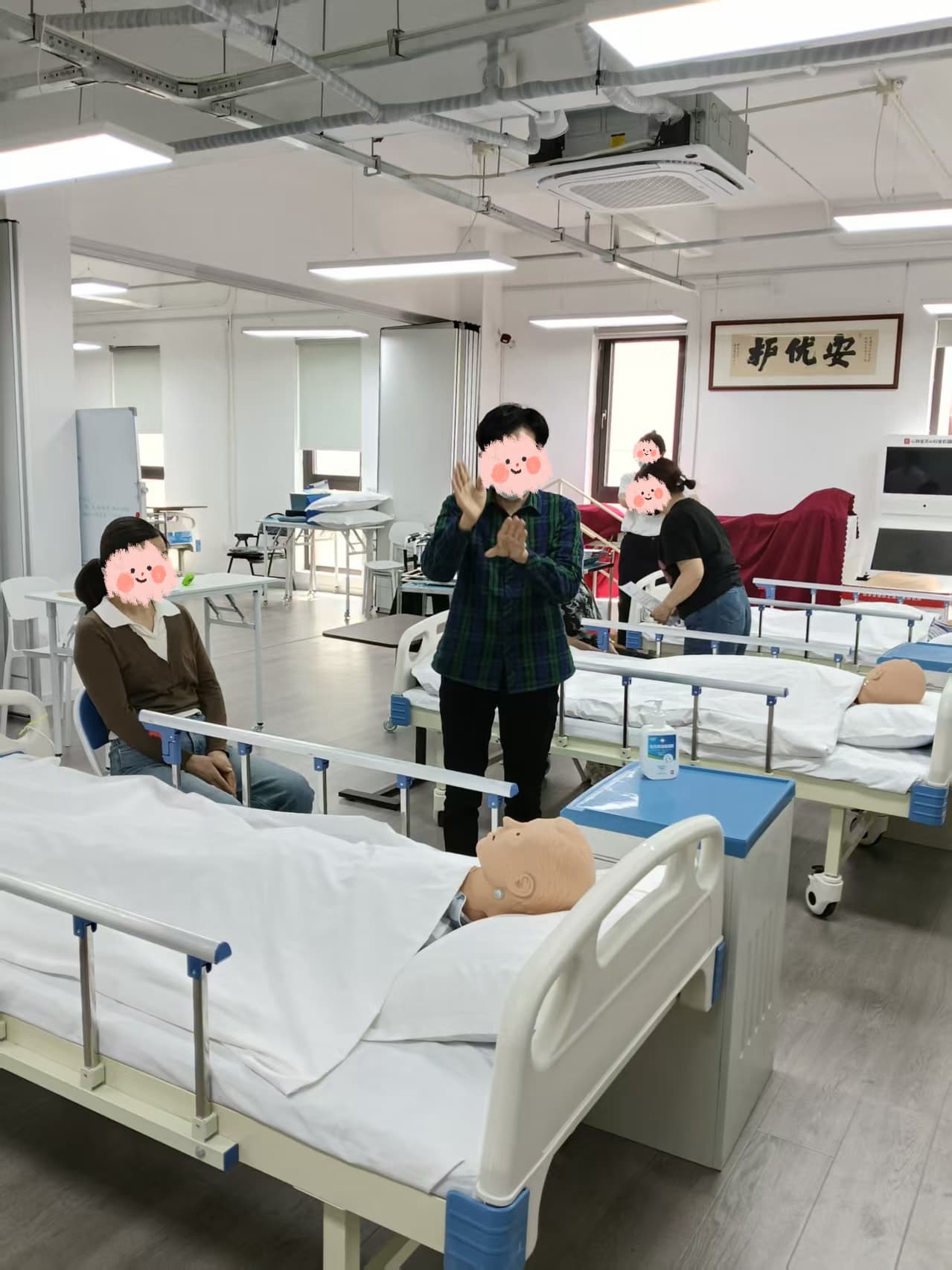 养老护理培训 - 课堂学习